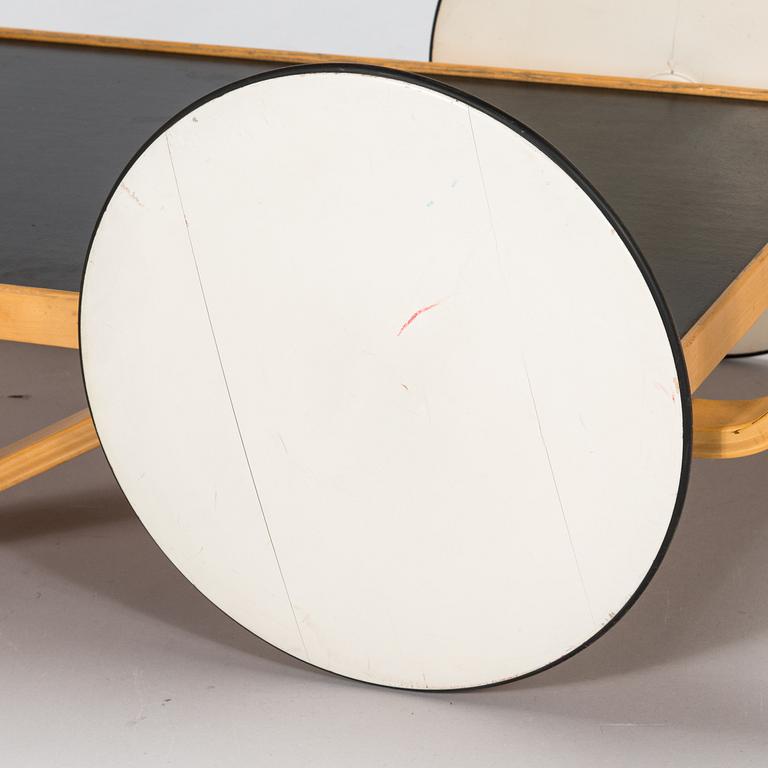 Alvar Aalto, tarjoiluvaunu malli 98, O.Y. Huonekalu-ja Rakennustyötehdas A.B. 1900-luvun puoliväli.