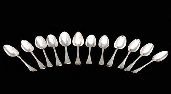 SKEDAR, 12 st, silver, bl a Peter Falk (1765-66) Falköping. främst 1700-tal. Tot vikt ca 605g.