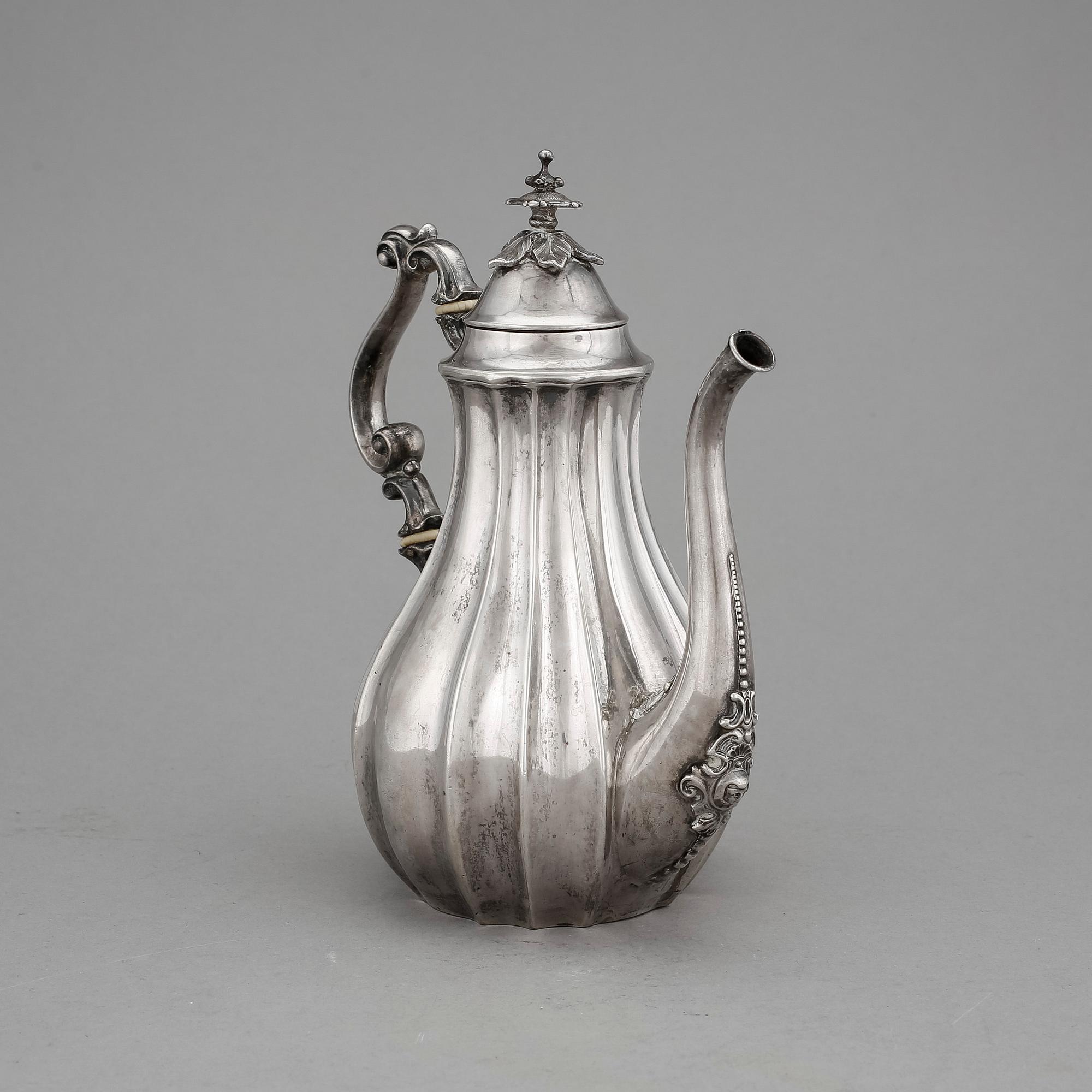 KANNA, silver, Gustaf Möllenborg Feron, Stockholm, 1852? Vikt ca 509g.