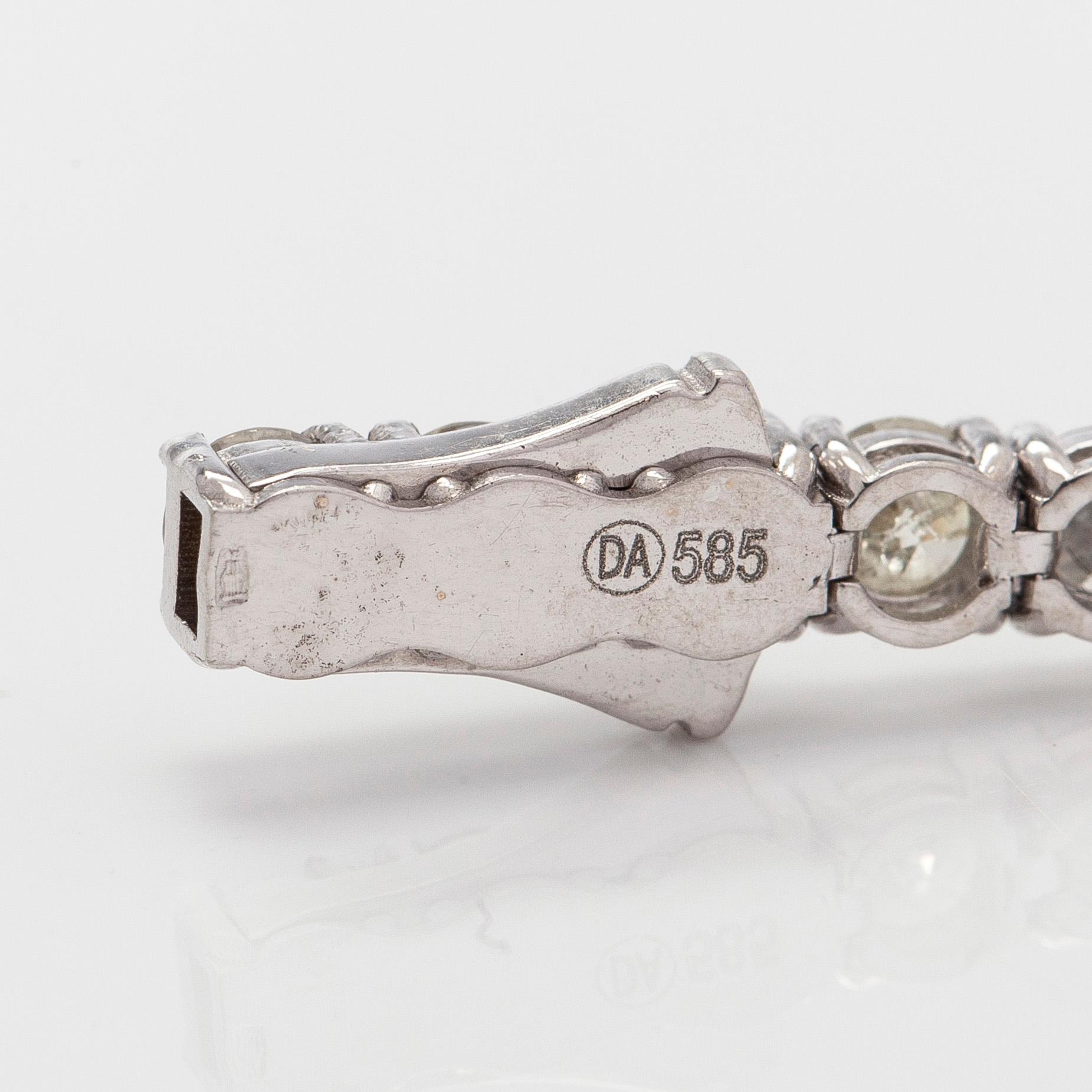 Tennis bracelet, brilliant cut diamonds, 14K white gold.