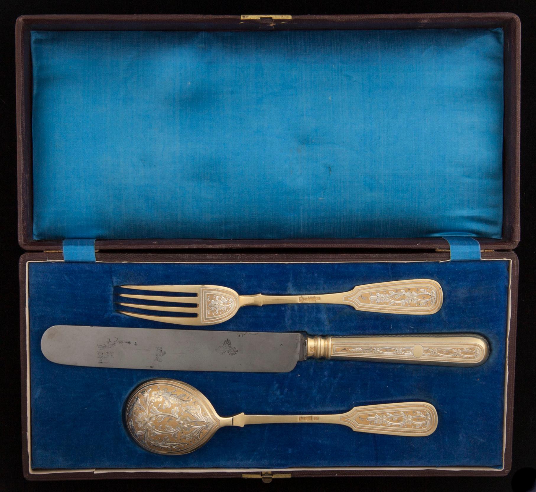 BESTICK, 3 delar, förgyllt silver, Moskva, Ryssland 1877. Tot. vikt inkl. knivblad 218,4 g.