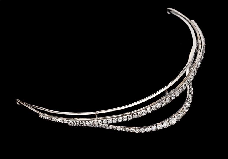 DIADEM, antikslipade diamanter, tot. ca 8-10 ct, i två rader. 1800-talets mitt.