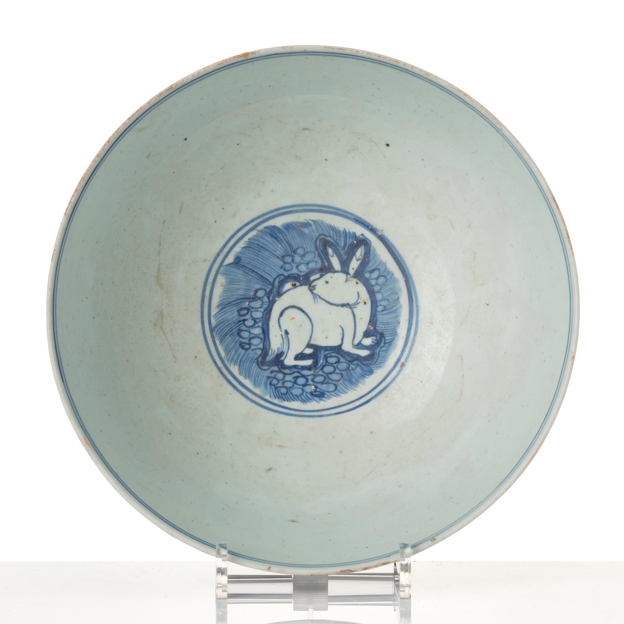 A large blue and white bowl, Ming dynasty (1368-1644).