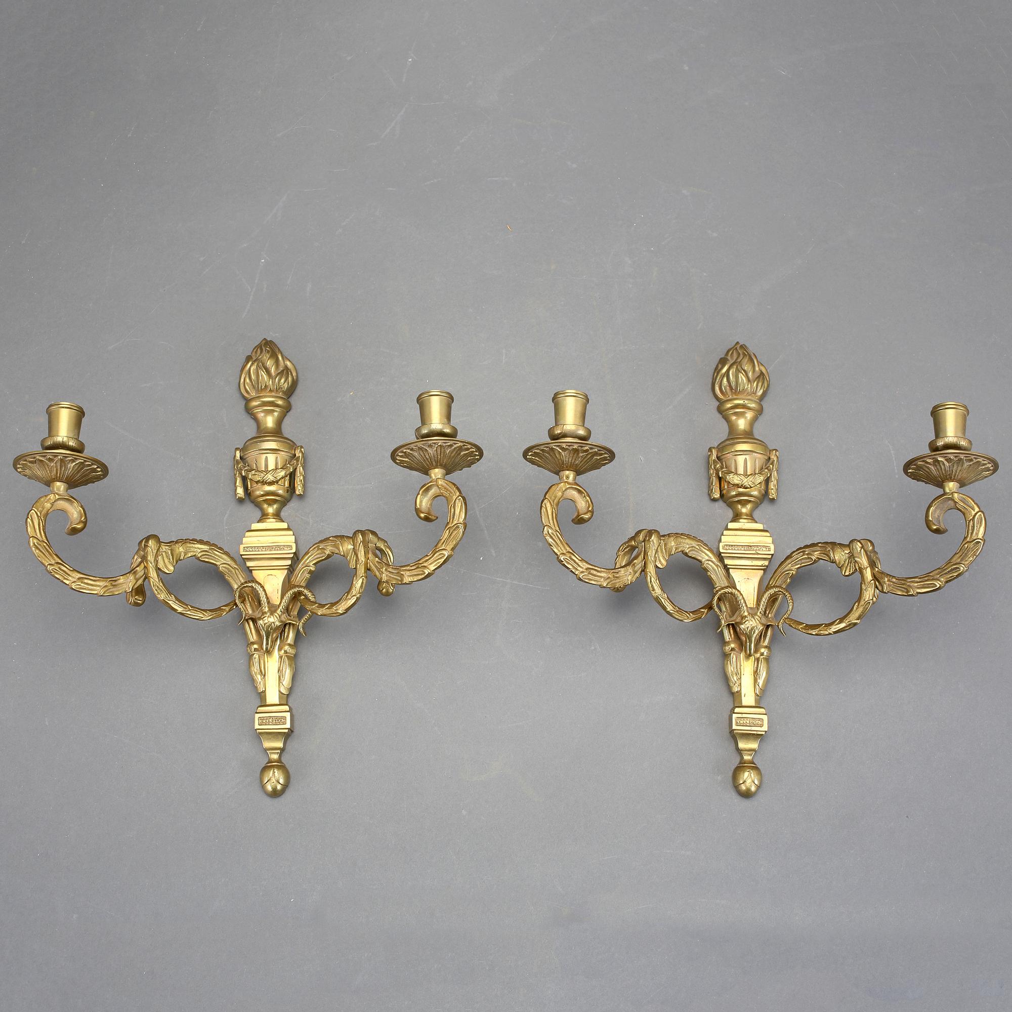 APPLIQUER, ett par. Mässing. Gustaviansk stil, 1900-tal.