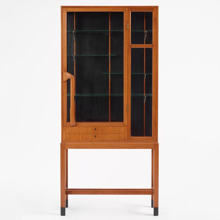 Åke Fribyter, a mahogay display cabinet, Åfors Möbelfabrik, Blomstermåla, ca 1955.