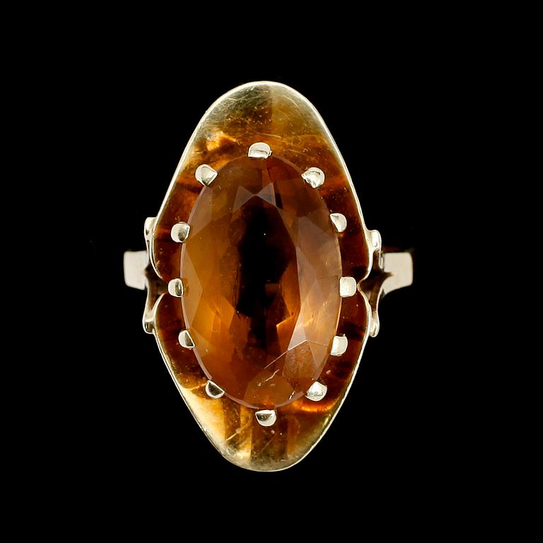 RING, 14 k guld, med fasettslipad citrin.