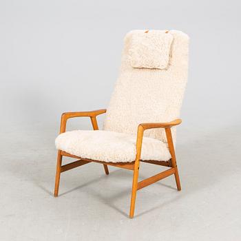 An Alf Svensson Contour-Set 327 sheepskin armchair.