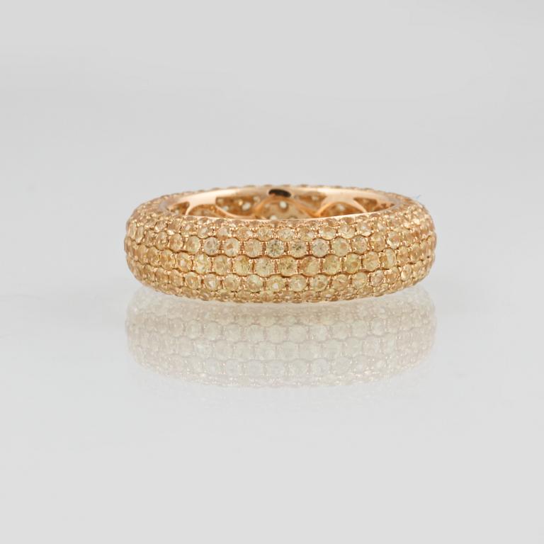 RING, 18K guld med fasettslipade gula safirer ca 3.64 ct. Vikt 4,7 gram.