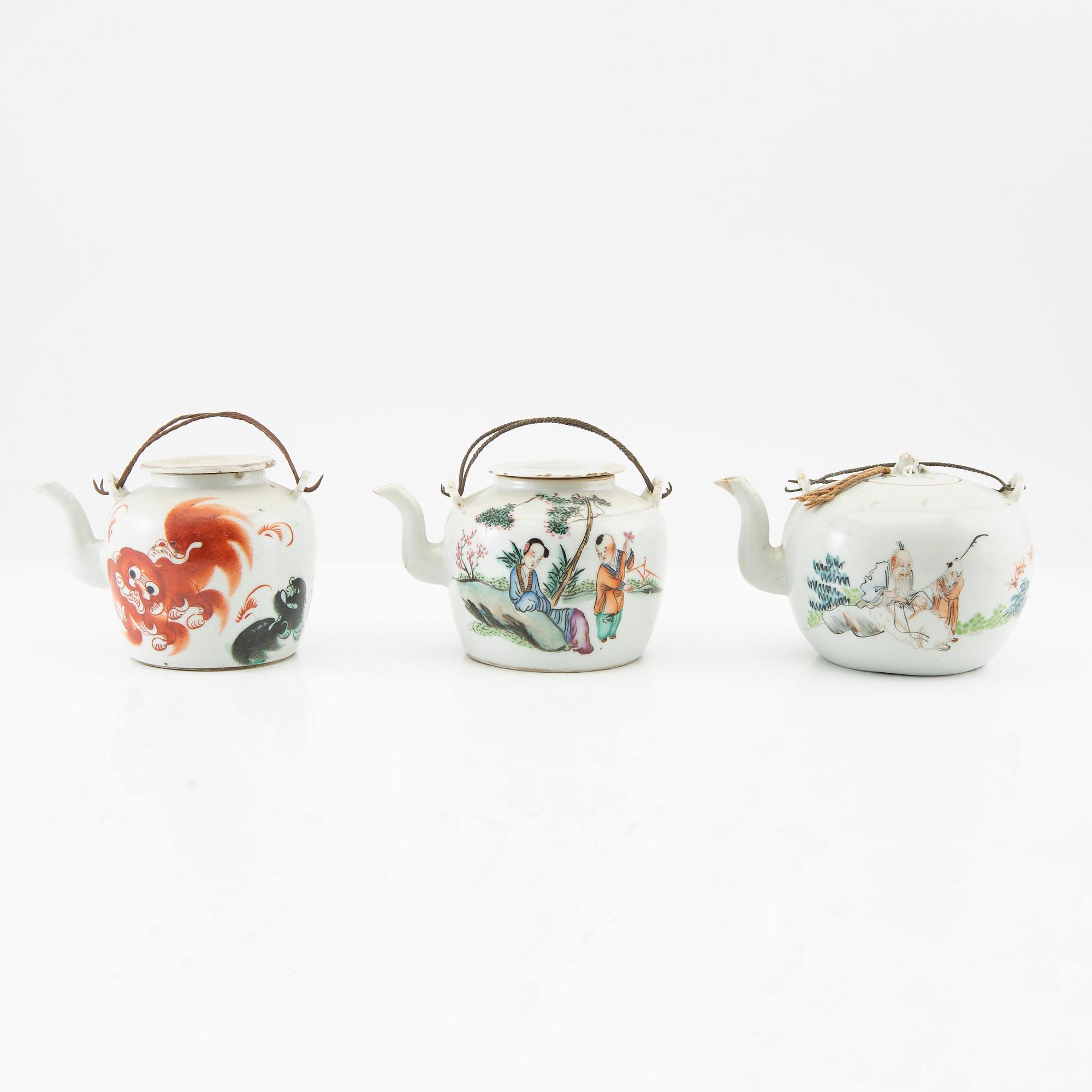 A set of three Chinese tea pots, 20th century.