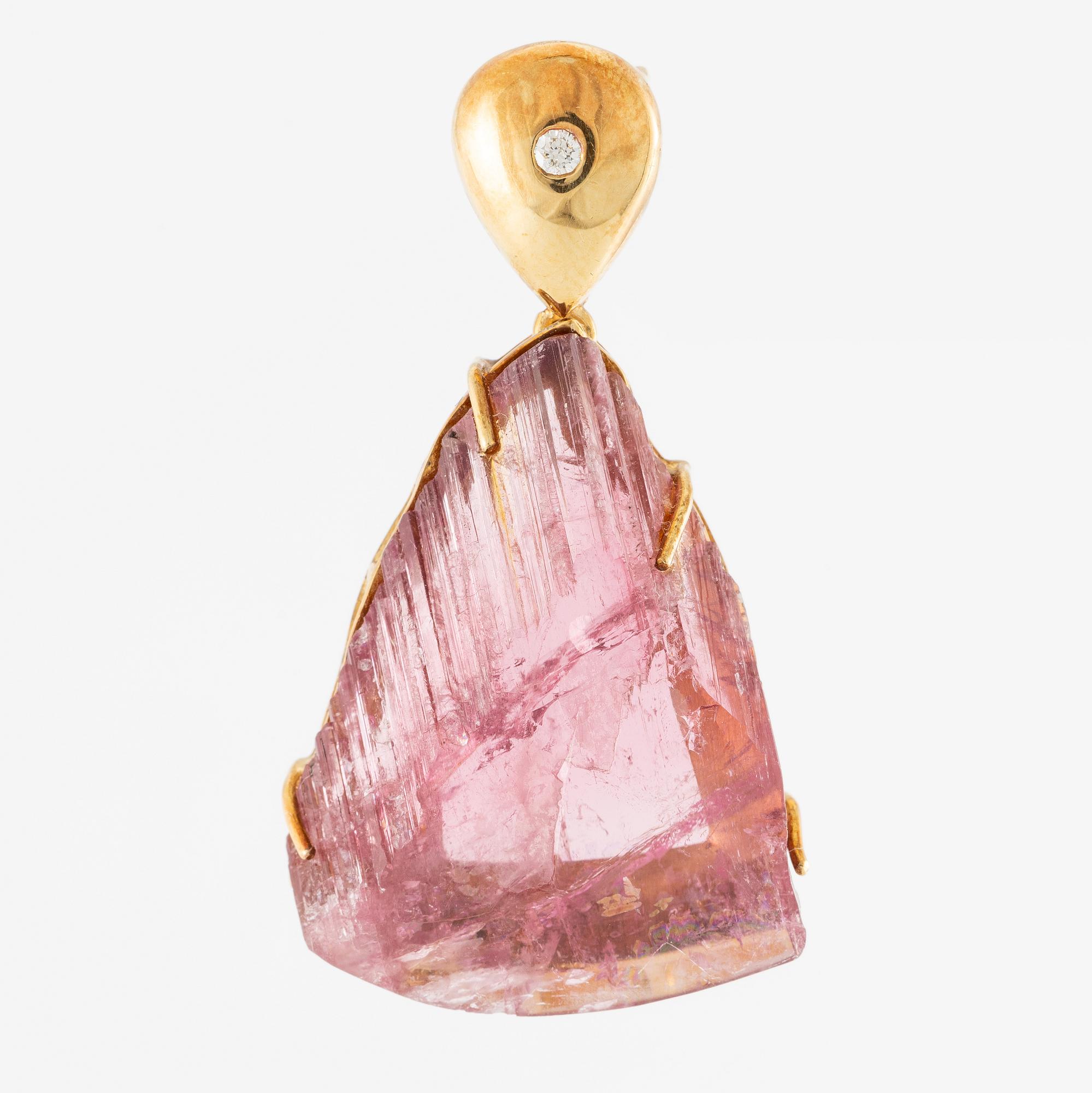 Pendant in 18K gold with pink tourmaline and brilliant-cut diamond.