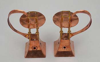 LJUSSTAKAR, ett par, jugend, koppar samt mässing, Carl Deffner, Esslingen, Tyskland 1900-talets början.