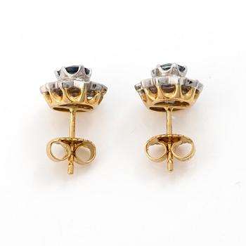 Örhägen, carmosé. 18K guld med safirer och små åttkantslipade diamanter.