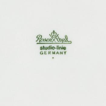 TIMO SARPANEVA, SERVISDELAR, 42 st, porslin, "Suomi", Rosenthal, Studio-line. Modellen formgiven 1976.