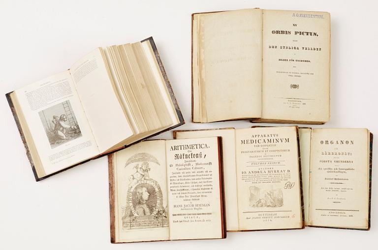 BOKPARTI OM UPPFINNINGAR OCH NATURVETENSKAP SAMT LÄKEKONST, 18 vol, bla "Stjern-himmelen.." av CA. Bischof, Stockholm 1796.