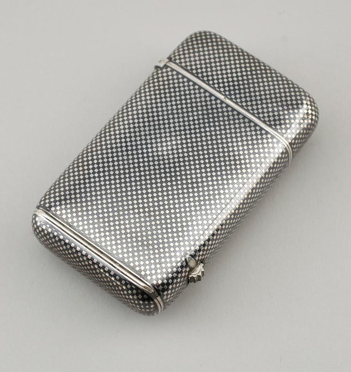 CIGARETTETUI, silver, 1900-talets första hälft. Vikt ca 127 g.