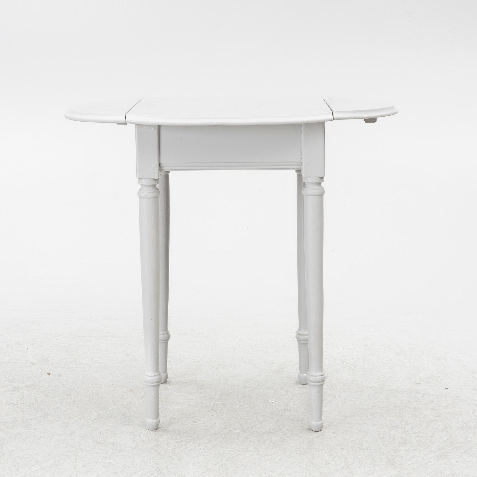 Side table with flaps. 19th century.