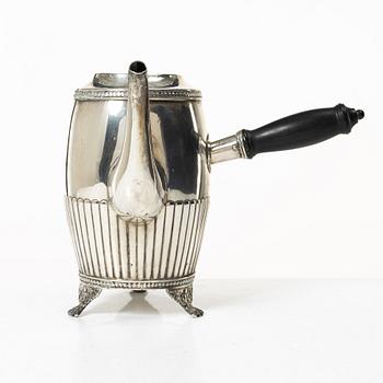 Kaffekanna, silver, sengustaviansk stil, C.G. Hallberg, Stockholm, 1917.