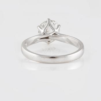 RING, 18K vitguld med äldre briljantslipad diamant ca 1.30 ct. Vikt 3,1 gram.