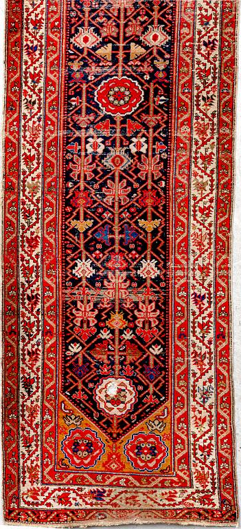 An antique Malajir runner ca 505x102 cm.