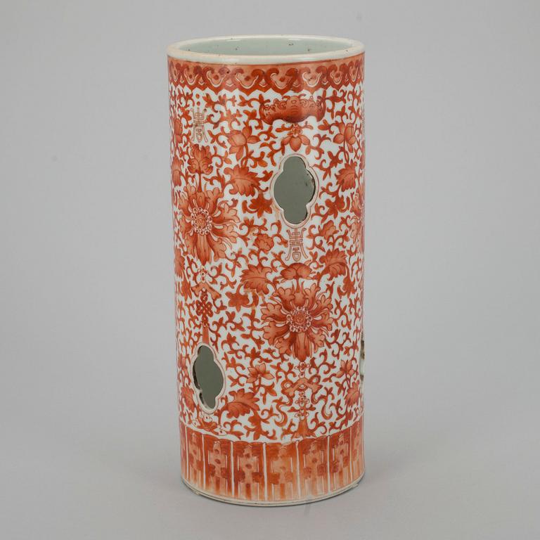 PERUKSTOCK / HATTSTÄLL, porslin, Kina, omkring 1900.