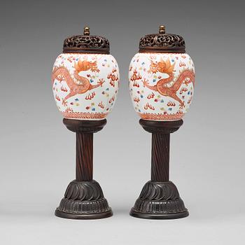 684. A pair of Chinese lanterns, early 20th Century.