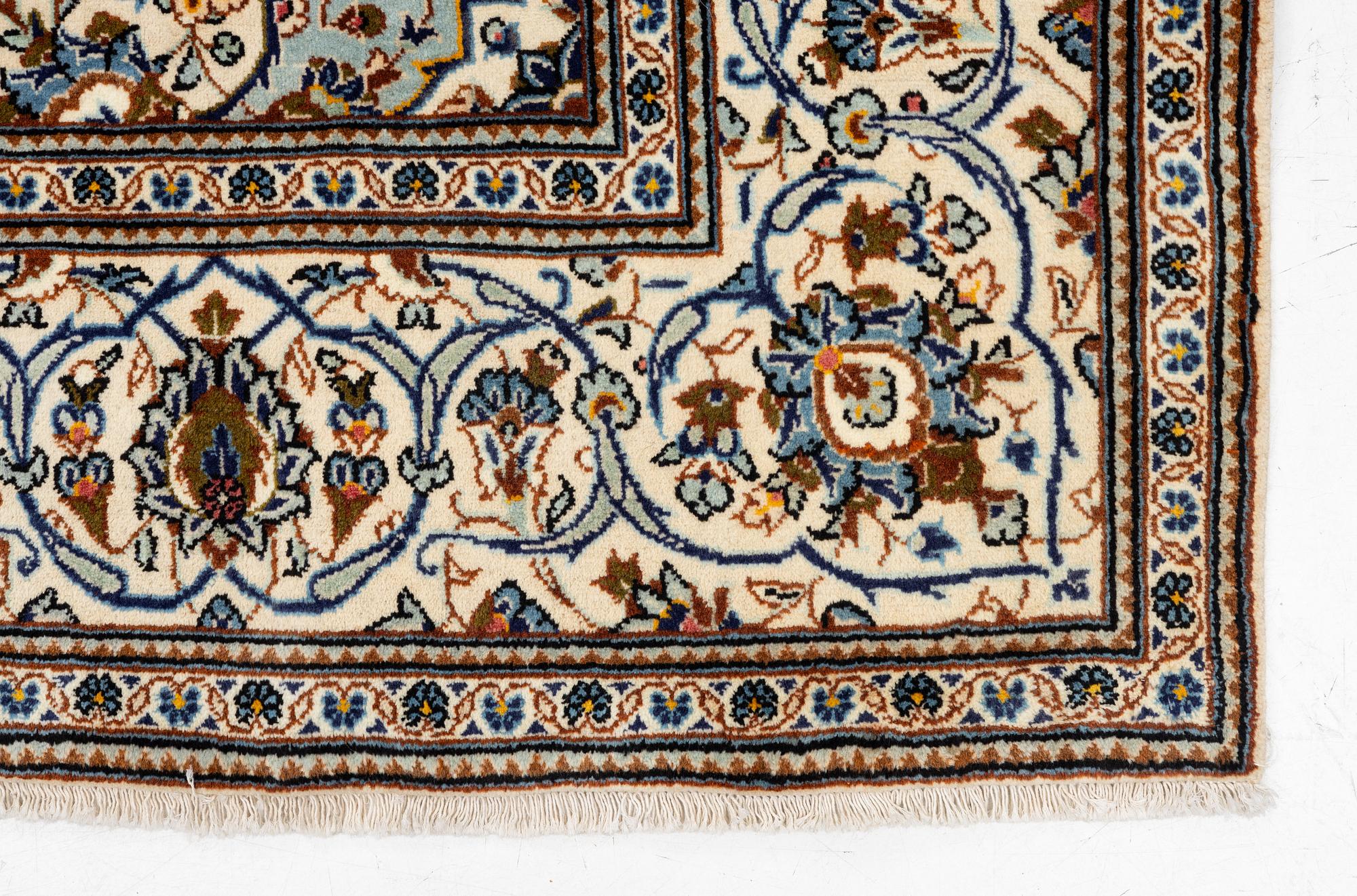 A Keshan carpet, c. 295 x 195 cm.