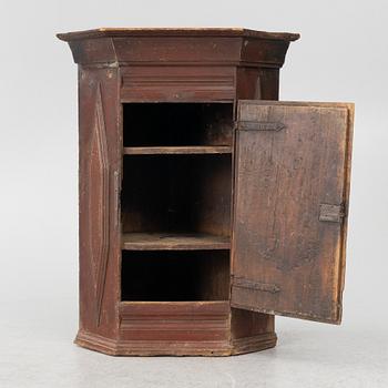 A Swedish late Baroque corner cupboard, first part 18th century.