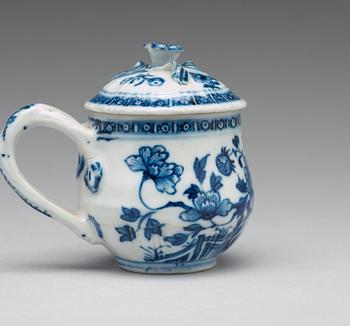CREMEKOPPAR med LOCK, sex stycken, kompaniporslin. Qing dynastin, Qianlong (1736-95).