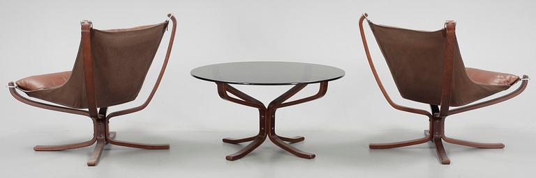 FÅTÖLJER, 2 st, samt BORD, "Falcon", Sigurd Ressell, Vatne Möbler, Norge, 1970-tal.