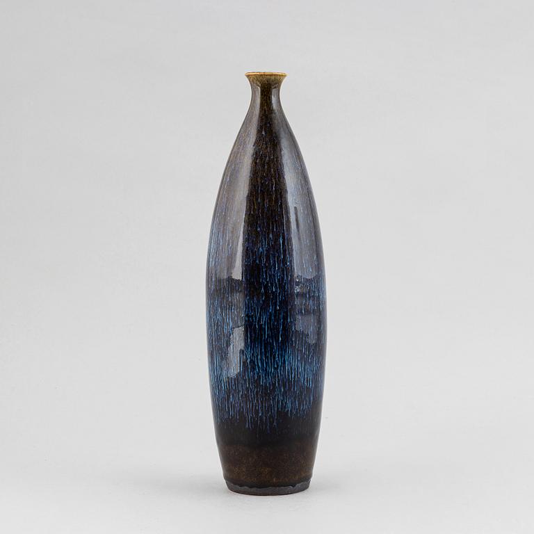 A unique stoneware vase by Carl-Harry Stålhane, Rörstrand.
