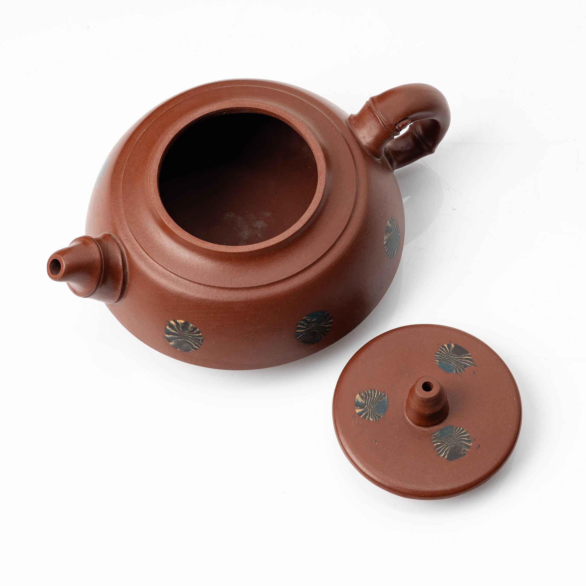 Fan Jianjun, A yixing teapot, China, 1990s.