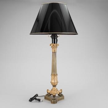 BORDSLAMPA, empirestil, omkring år 1900.