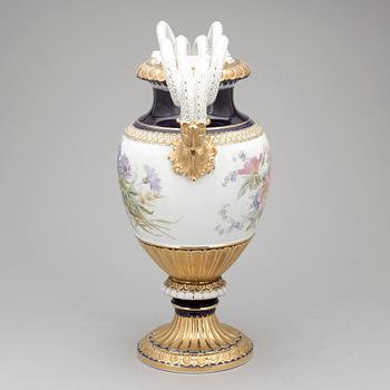 PRAKTURNA, porslin, Meissen, 1900-tal.
