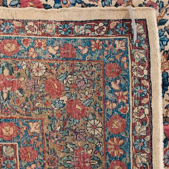 CARPET. Semi-antique Kerman.  295 x 240,5 cm.