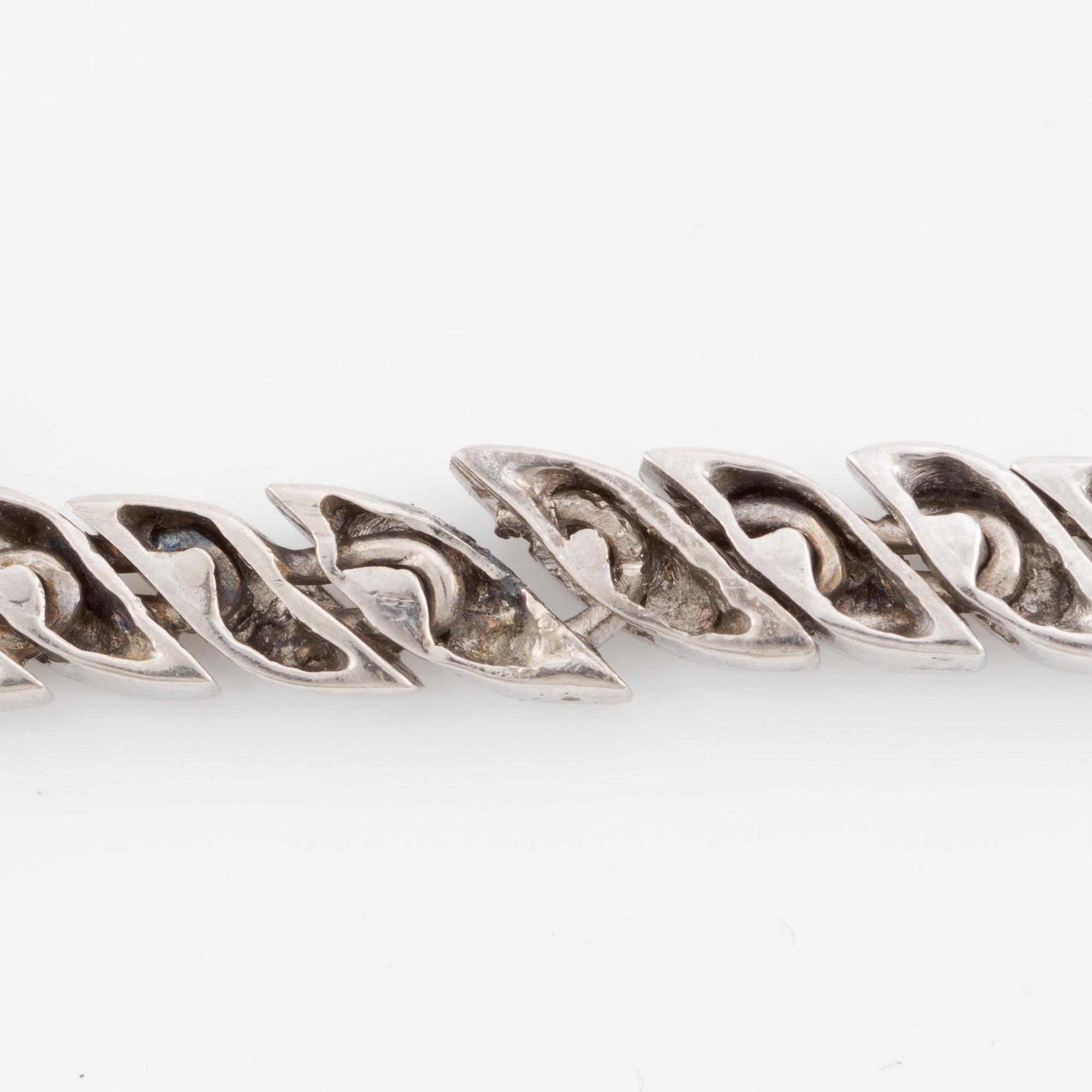 Bracelet in 18K white gold with round brilliant, octagon, and rose-cut diamonds.