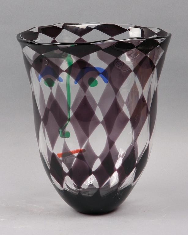 VAS, Anne Nilsson, "Apache", glas, Orrefors, sign, nr o dat 1990.