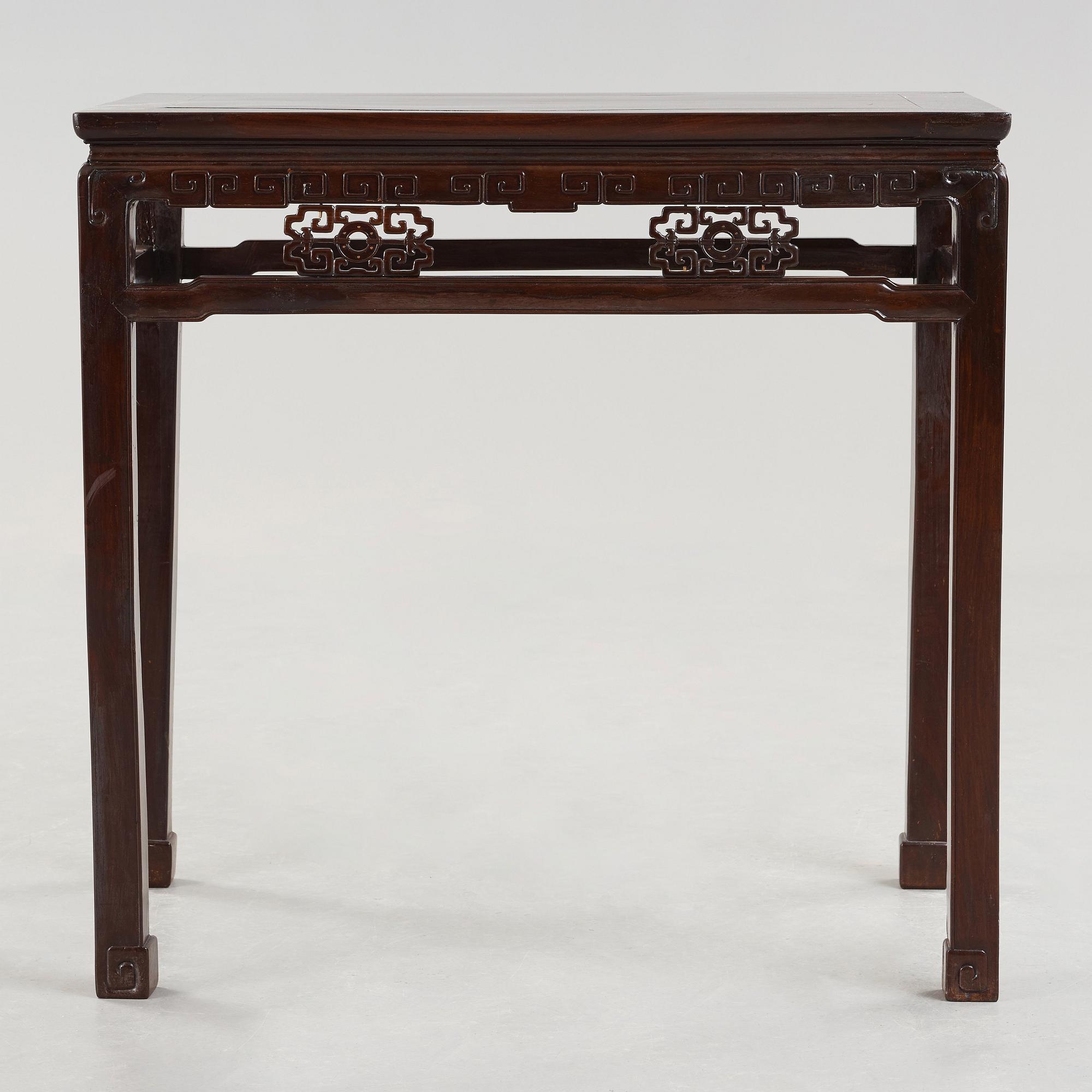 ALTARBORD, hardwood. Troligen sen Qingdynasti.