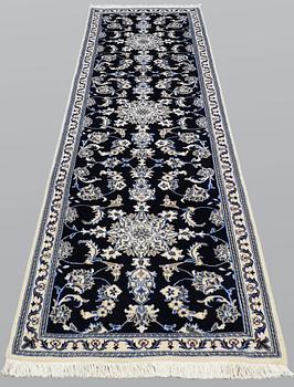 Gallerimatta, Nain, ca 290 x 78 cm.