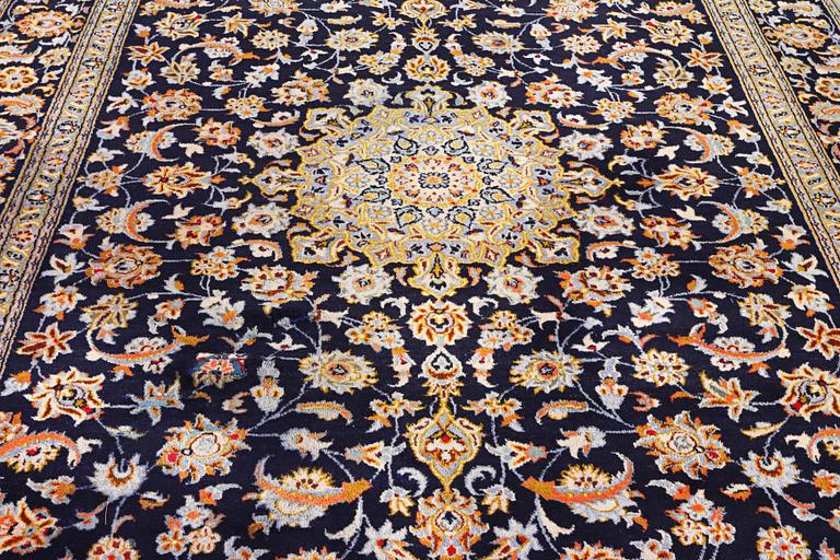 A Kashan carpet, c. 335 x 224 cm.