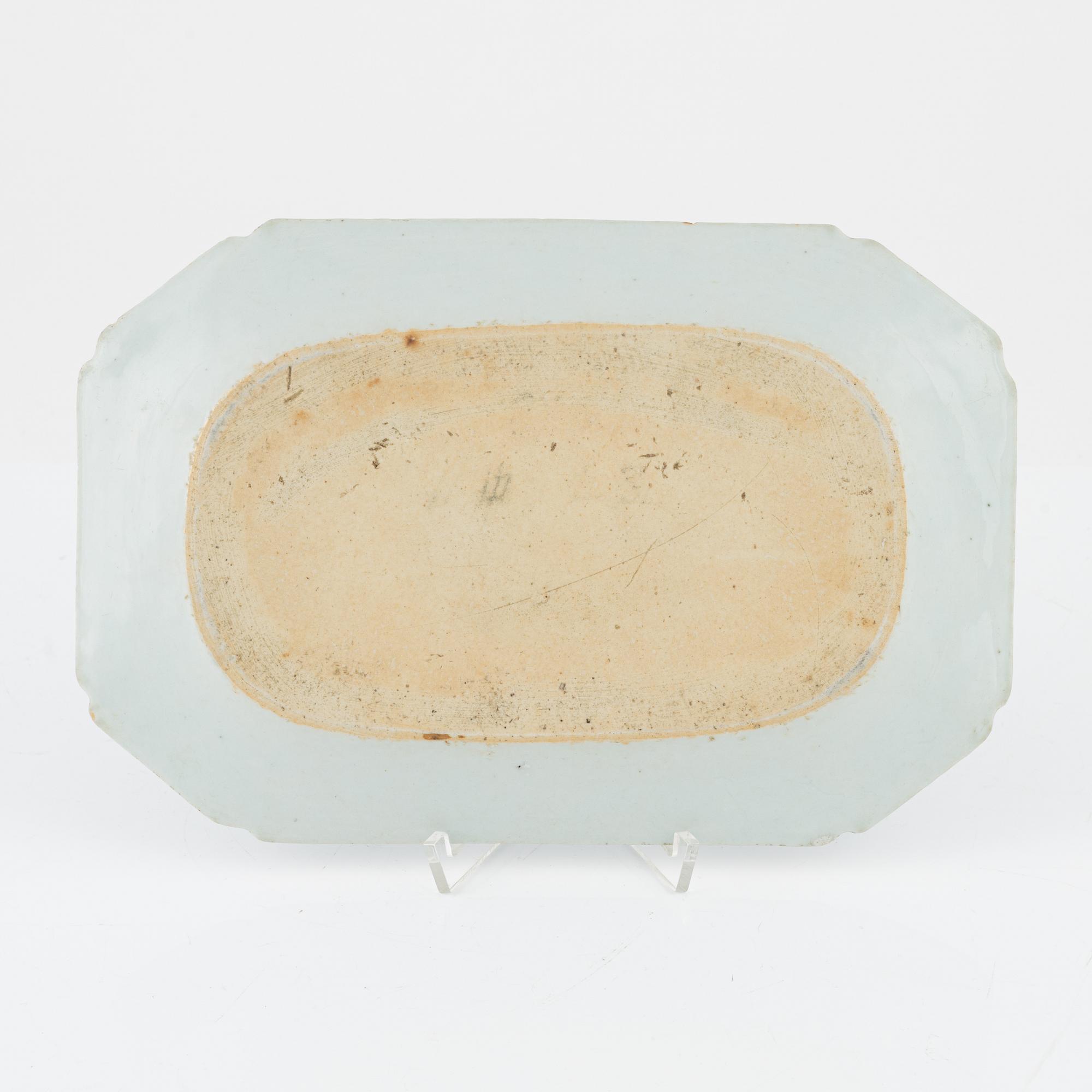 Stekfat, porslin. Qingdynastin, 1700-tal.