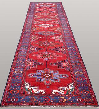 Malayer, ca 495 x 117 cm.
