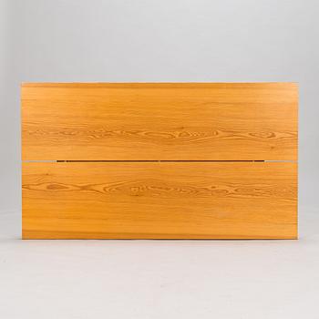 Ilmari Tapiovaara, pöytä kahdella penkillä, Laukaan puu.