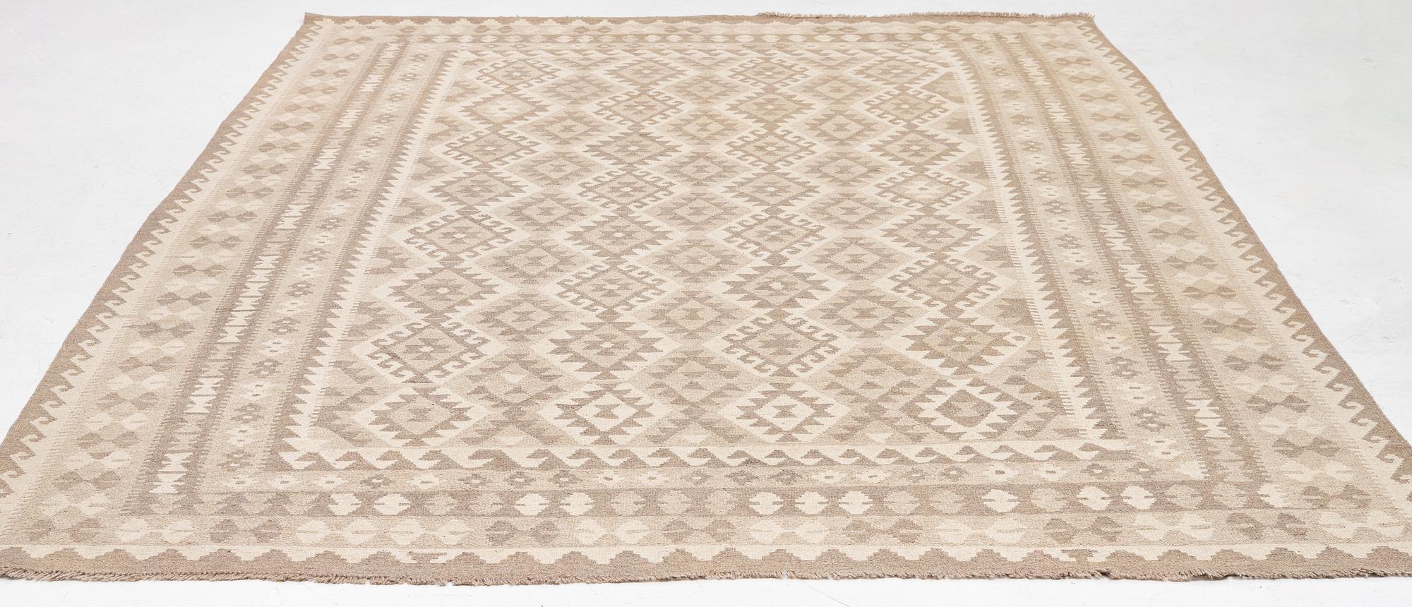 Matta, Kelim, ca 357 x 257 cm.