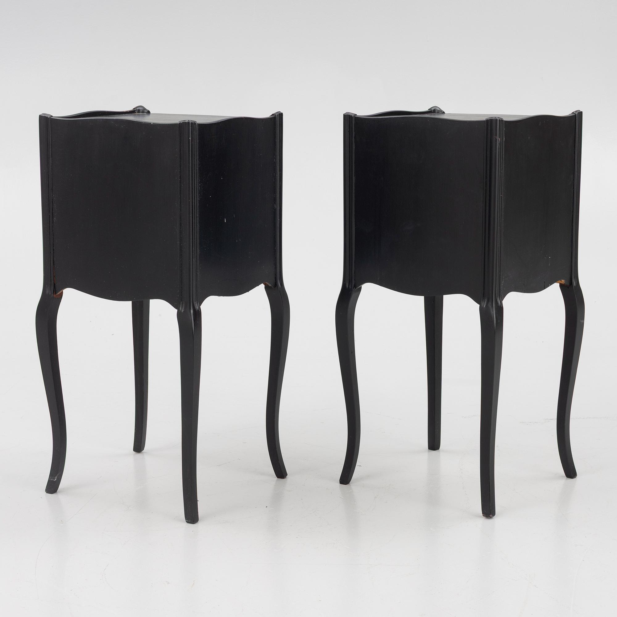 A pair of rococo-stylde bedside tables, mid/second half of the 20th century.