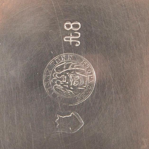 Firma Svenskt Tenn skål med lock, kandelaber samt skålfat tenn 1927, 1930 samt 1960.