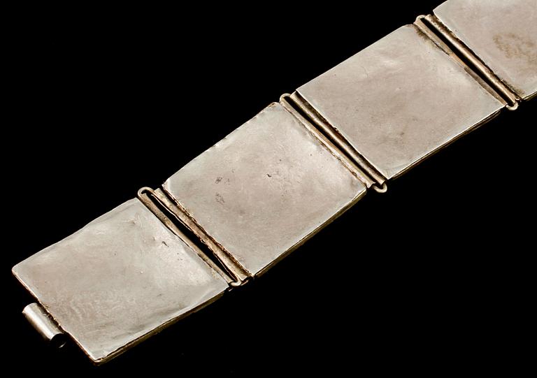 BÄLTE, vitmetall med cabochonlipade stenar, 1900-tal.