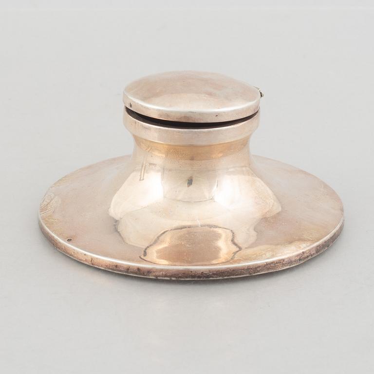 A Swedish silver beaker, an inkwell and a box, including Hugo Grun & Co, Stockholm 1948.