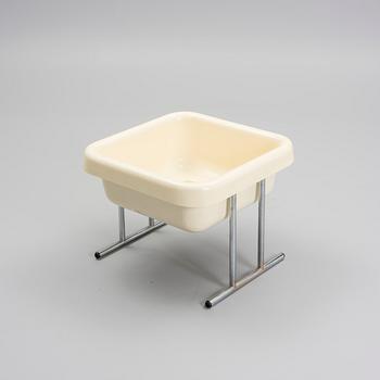 YRJÖ KUKKAPURO, Tidningsbord / Blombord, 1900-talets slut.