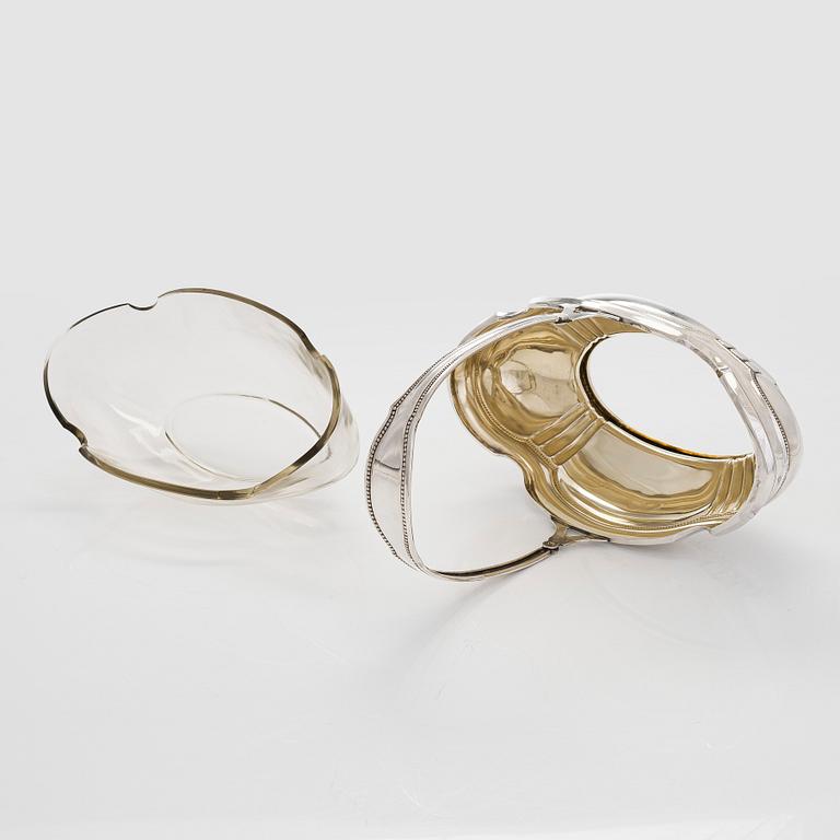 A silver fruit bowl with glass liner, Helsinki 1927.
