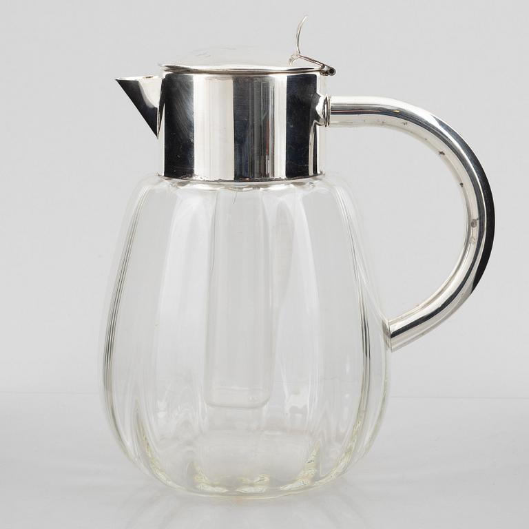 Lemonadkanna/cocktailkanna, saluförd på Firma Svenskt Tenn, 1900-talets andra hälft.